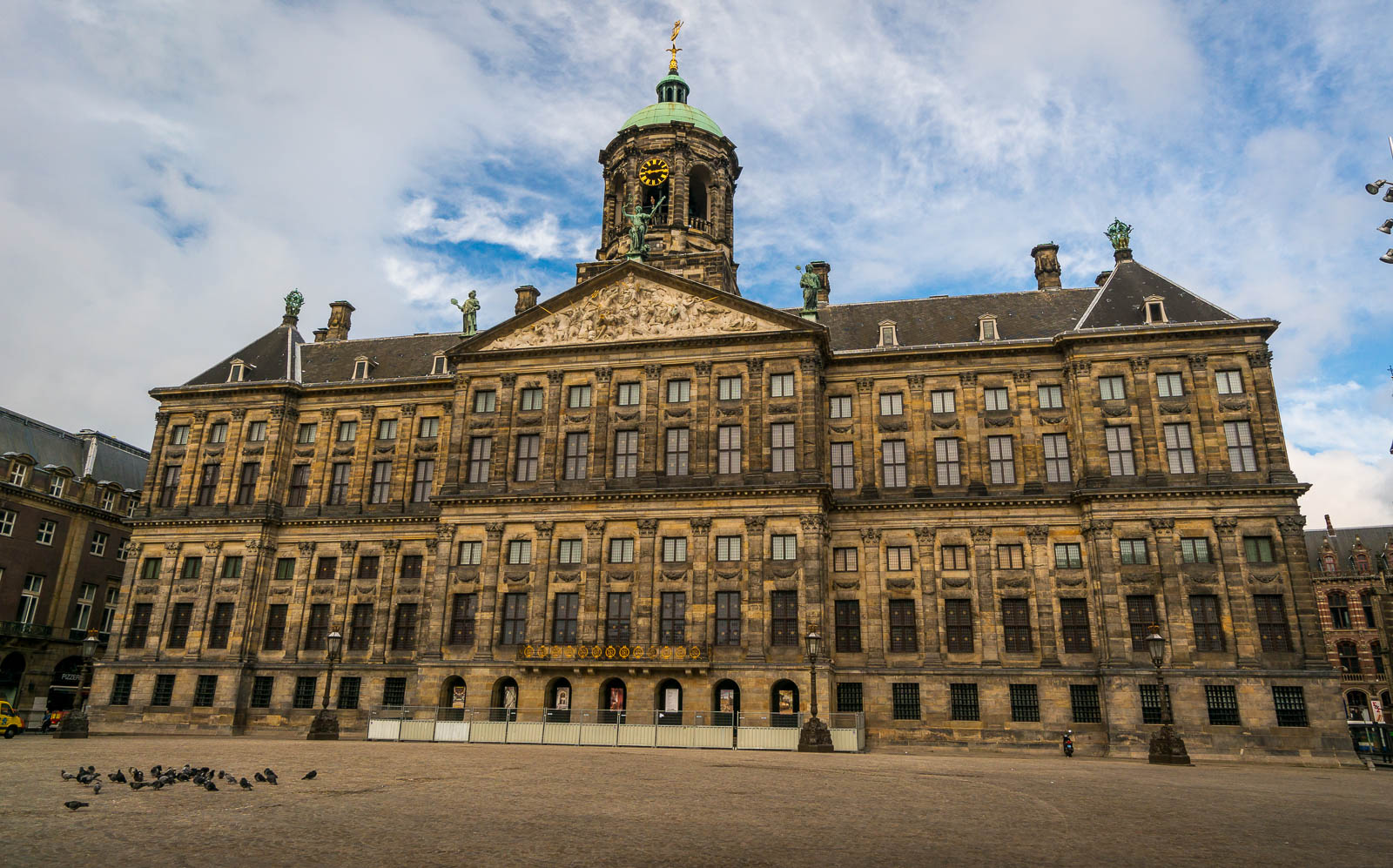 royal-palace-in-amsterdam-with-pigeons-find-away-photography